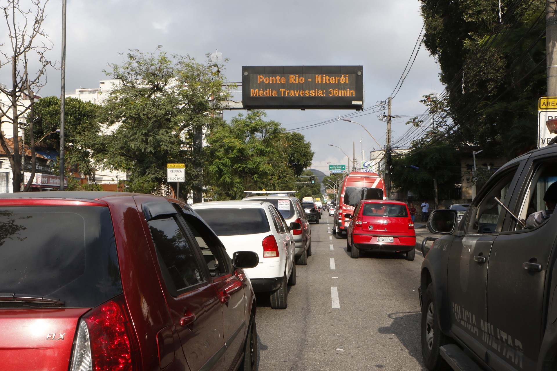 Homem é morto a tiros dentro de oficina no Fonseca, em Niterói