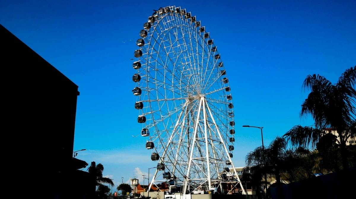 Brinquedo fica na Zona Portuária e tem 88 metros de altura, o equivalente a um prédio de 25 andares - Gilvan de Souza