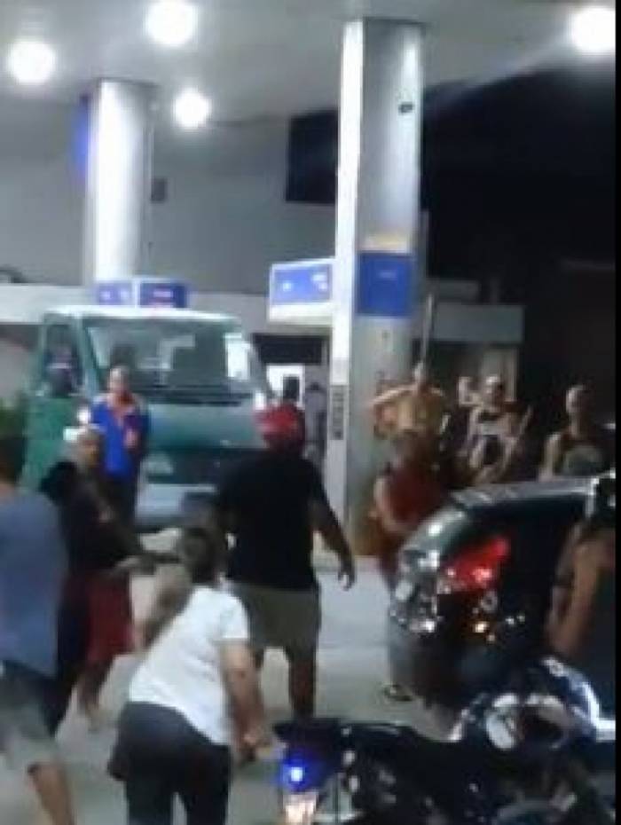Torcedores do Vasco foram espancados por pelo menos 10 pessoas. Polícia prendeu dois integrantes de organizada do Flamengo por tentativa de homicídio