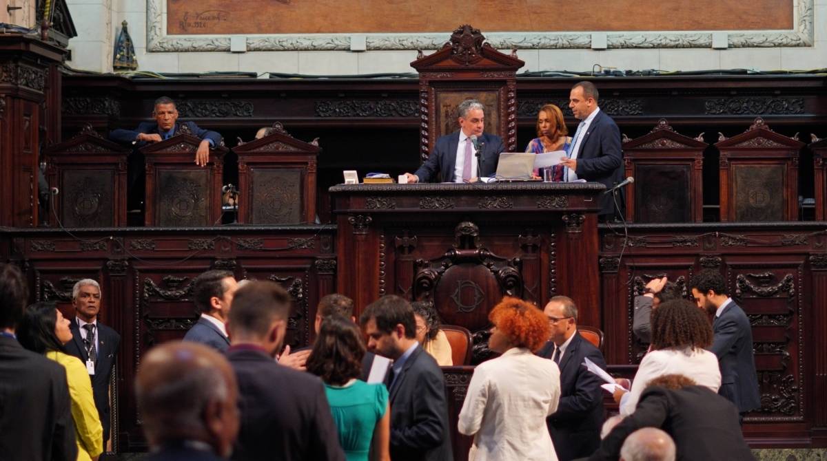 Deputados têm que entregar emendas ao projeto do TJ no mesmo dia da votação sobre deputados presos - Thiago Lontra / Alerj