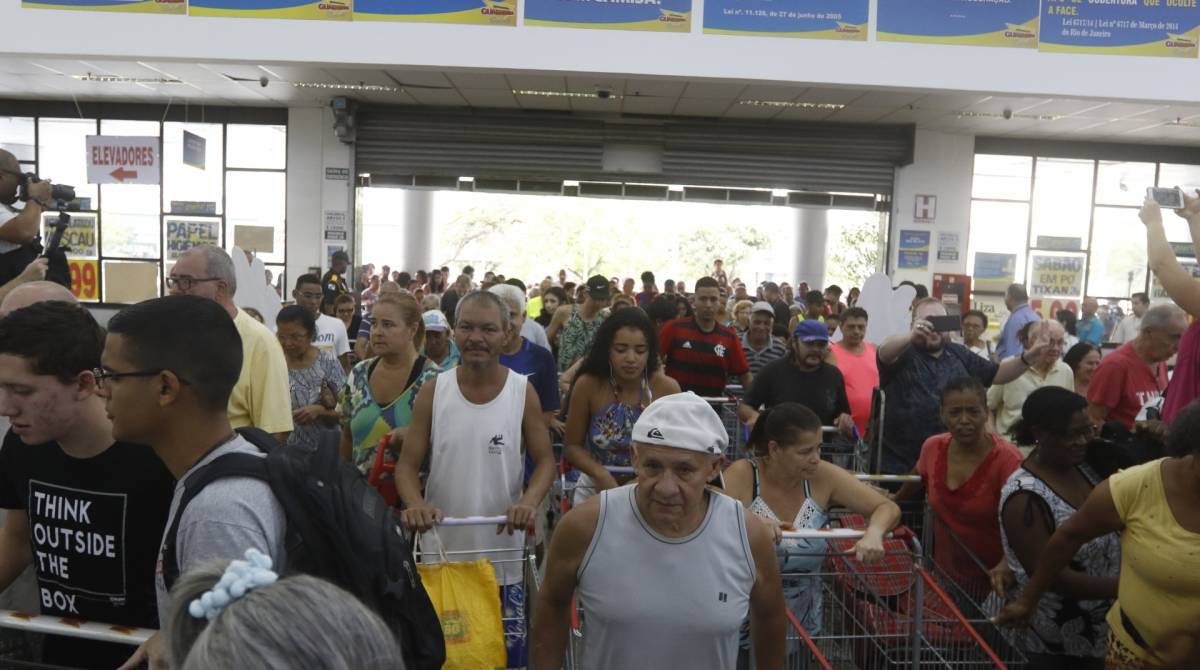  Al&eacute;m das ofertas, haver&aacute; sorteios semanais de um autom&oacute;vel Argo Drive 1.0 Flex modelo 2019 - com IPVA pago - e vale compras di&aacute;rios no valor de R$ 200 cada um - Reginaldo Pimenta / Agencia O Dia