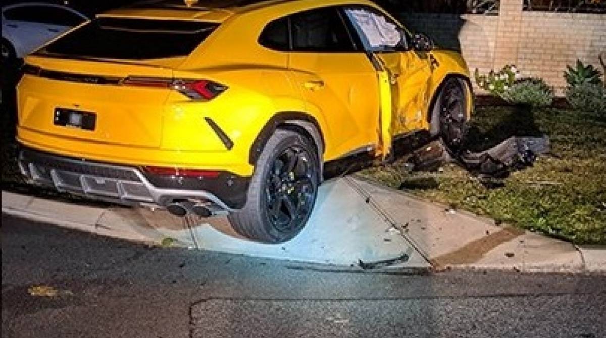 SUV passava por avenida quando foi atingido