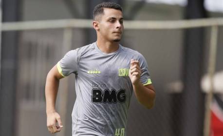Clube europeu estaria interessado em meia do Vasco