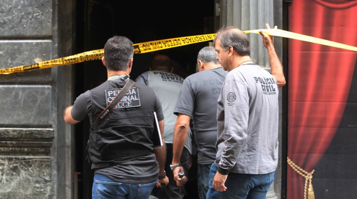 Per&iacute;cia retomou, na manh&atilde; de domingo, para saber motivo do inc&ecirc;ndio