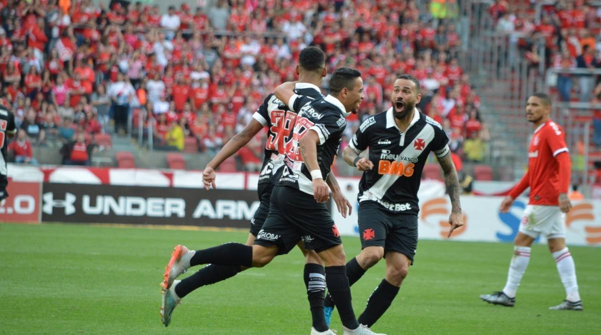 Marrony (C) garantiu a vit&oacute;ria do Vasco sobre o Internacional, no Beira-Rio - Pablo Nunes/Parceiro/Ag&ecirc;ncia O Dia