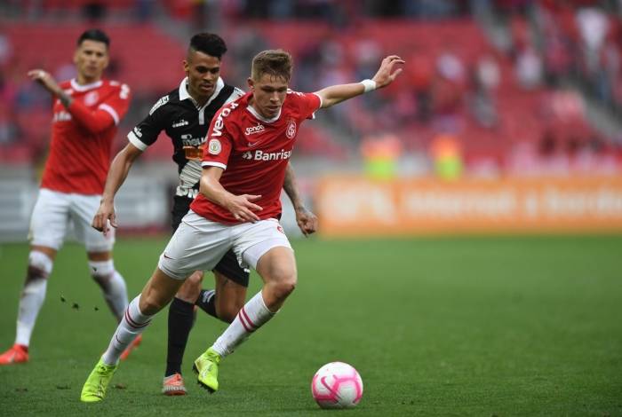 Zagueiro de 21 anos, Bruno Fuchs era a dupla de Victor Cuesta no Internacional