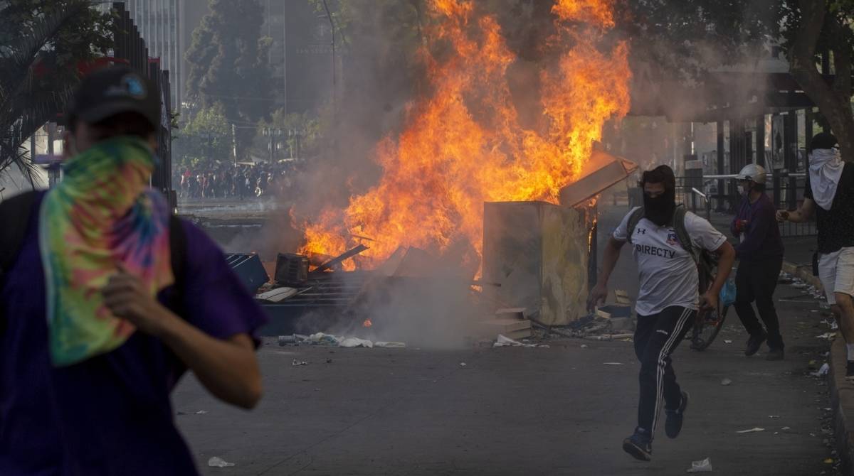 Protesto em Santiago, no Chile - Cladio Reyes / AFP
