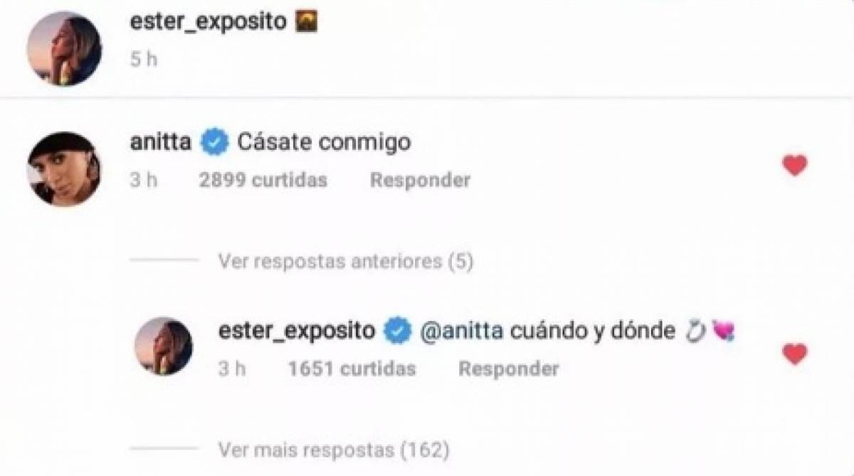 O post de Anitta em uma foto de Ester Exp&oacute;sito - Reprodução/Instagram