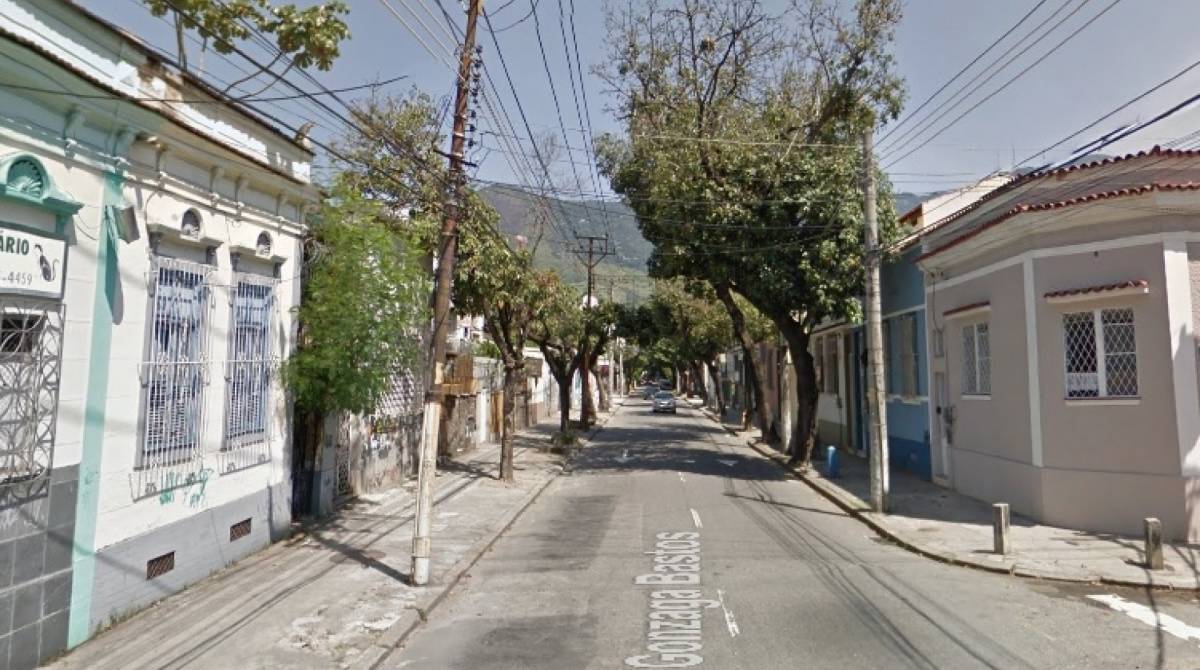 Policial militar de folga reage a assalto e mata suspeito na rua Gonzaga Bastos, na Tijuca, Zona Norte da cidade - Google / Reprodução