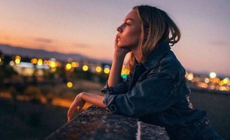 Atriz de série da Netflix se pronuncia sobre possível caso com Vinicius Júnior