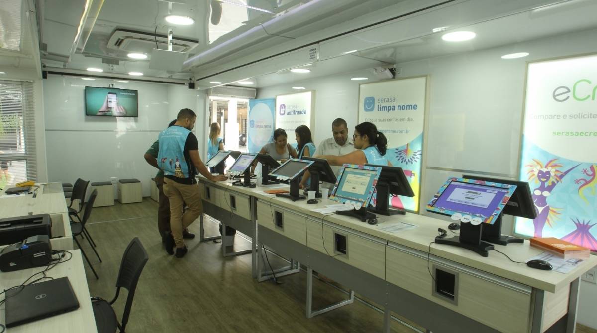 Caminhão Limpa Nome do Serasa para resolver as dívidas em atraso está no estacionamento do Shopping Nova América, de hoje a sábado. Caminhão Limpa Nome do Serasa para resolver as dívidas em atraso está no estacionamento do Shopping Nova América, de hoje a sábado.