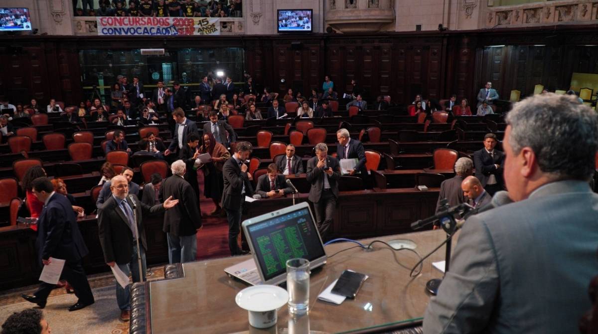 Em meio &agrave; discuss&atilde;o na Alerj, Ceciliano decidiu ent&atilde;o que o projeto deve ser debatido em audi&ecirc;ncia p&uacute;blica antes da vota&ccedil;&atilde;o