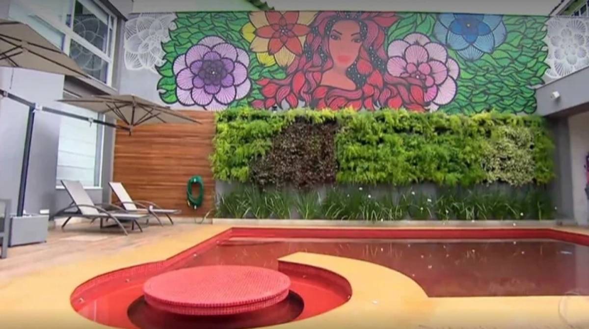 Ludmilla mostra detalhes da nova mansão