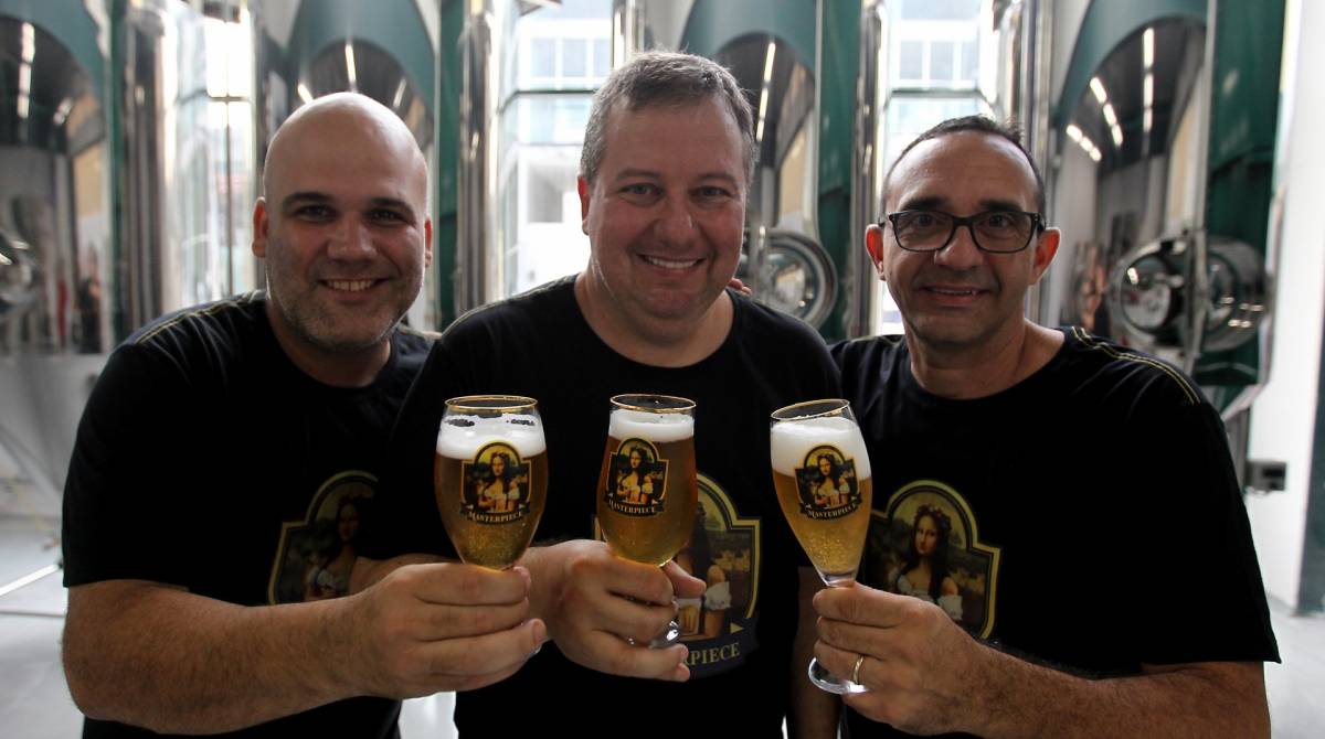 Um brinde: Henrique Brasil, André Valle e Mauro, da Masterpiece - Luciano Belford