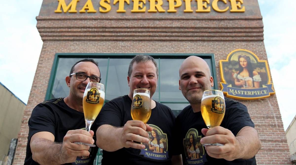 Rio de Janeiro 22/10/2019 - Cervejaria Masterpiece em Piratininga. Na foto acima os proprietarios Mauro, André Valle e Henrique Brasil. Foto: Luciano Belford/Agencia O Dia