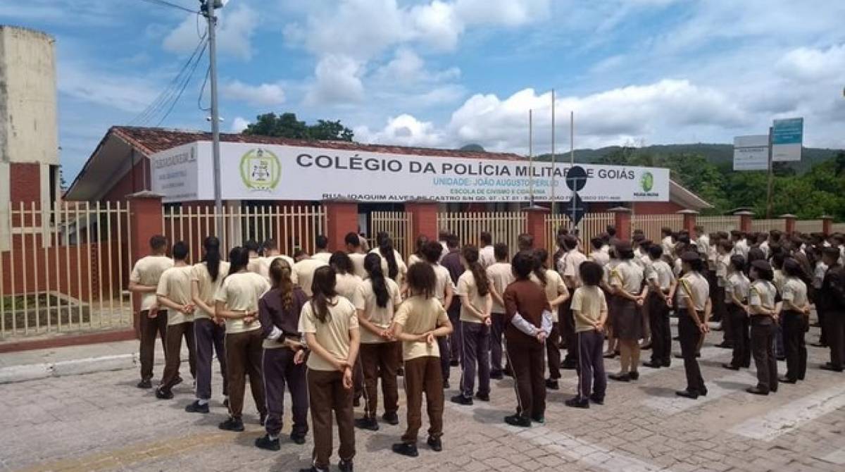 Diretor e outros dois policiais que trabalhavam no colégio foram afastados do cargo - CEPMG Perillo / Facebook