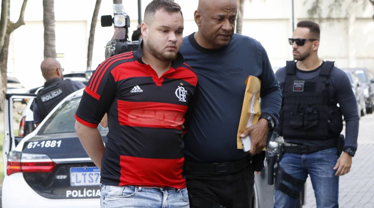 Rio de Janeiro - RJ  - 22/10/2019 - Policia - Opera&ccedil;ao Jogo Sujo - Policiais civis fazem na manha de hoje opera&ccedil;&atilde;o para prender suspeitos de organizarem invasao ao Maracana no jogo entre Flamengo x Gremio pela Libertadores da America. Os presos estao sendo trazidos para a Cidade da Policia, no Jacare, zona norte do Rio -  Foto Reginaldo Pimenta / O Dia