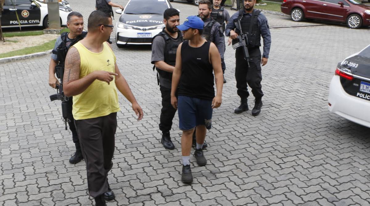 Rio de Janeiro - RJ  - 22/10/2019 - Policia - Operaçao Jogo Sujo - Policiais civis fazem na manha de hoje operação para prender suspeitos de organizarem invasao ao Maracana no jogo entre Flamengo x Gremio pela Libertadores da America. Os presos estao sendo trazidos para a Cidade da Policia, no Jacare, zona norte do Rio -  Foto Reginaldo Pimenta / O Dia