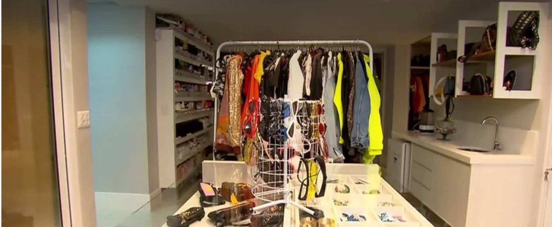 Ludmilla mostra detalhes da nova mansão