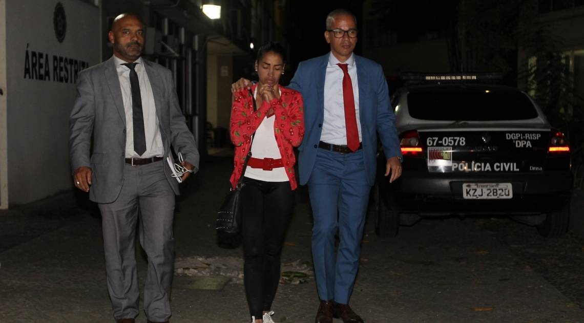 Michele do Carmo Souza com o advogado, &Acirc;ngelo M&aacute;ximo - Luciano Belford/Arquivo/Ag&ecirc;ncia O Dia