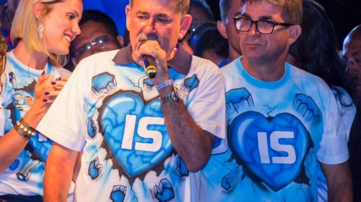 Paulo Melo (à esquerda) ao lado de Pitico na campanha de 2016 - Divulgação