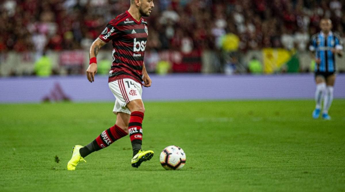 Arrascaeta ficou em campo at&eacute; a metade do segundo tempo e mostrou estar bem fisicamente