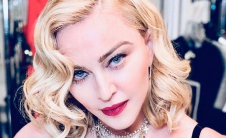 Madonna leiloa sua própria foto por US$ 10 mil