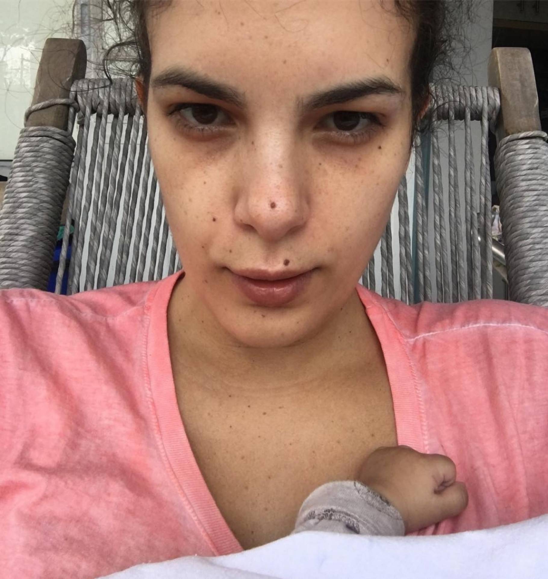 Céu e a mãozinha do filho Antonino