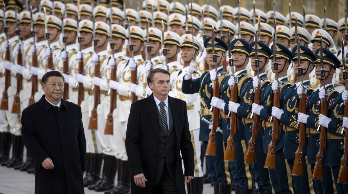 Na China, o presidente Jair Bolsonaro confirmou que a proposta de emenda constitucional (PEC) da reforma administrativa acabará com a estabilidade de novos servidores - AFP