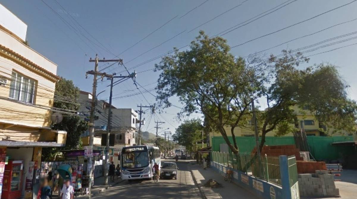 Conflito com traficantes ocorreu na região da Ipuca, e os homens baleados foram encontrados na Rua Albino Imparato. - Reprodução Google Street View