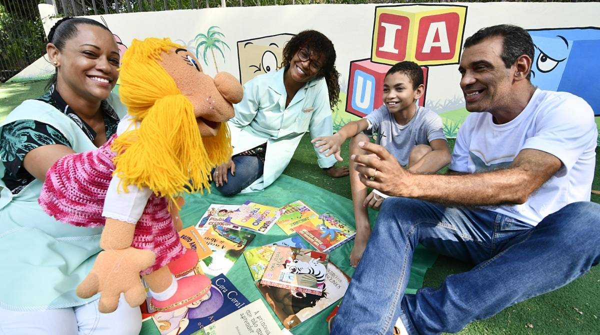 Médicos e educadores esperam estimular o interesse das crianças internadas pela leitura e auxiliar no seu processo de recuperação