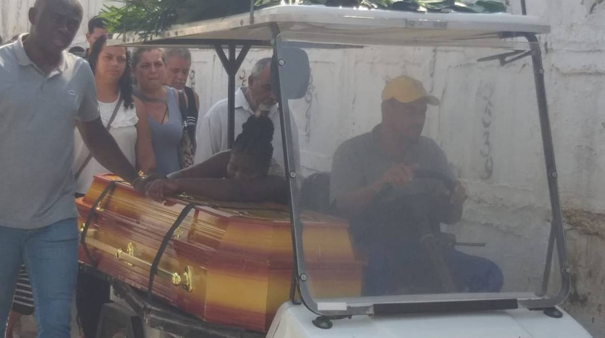 Enterro da menina Lorrana 