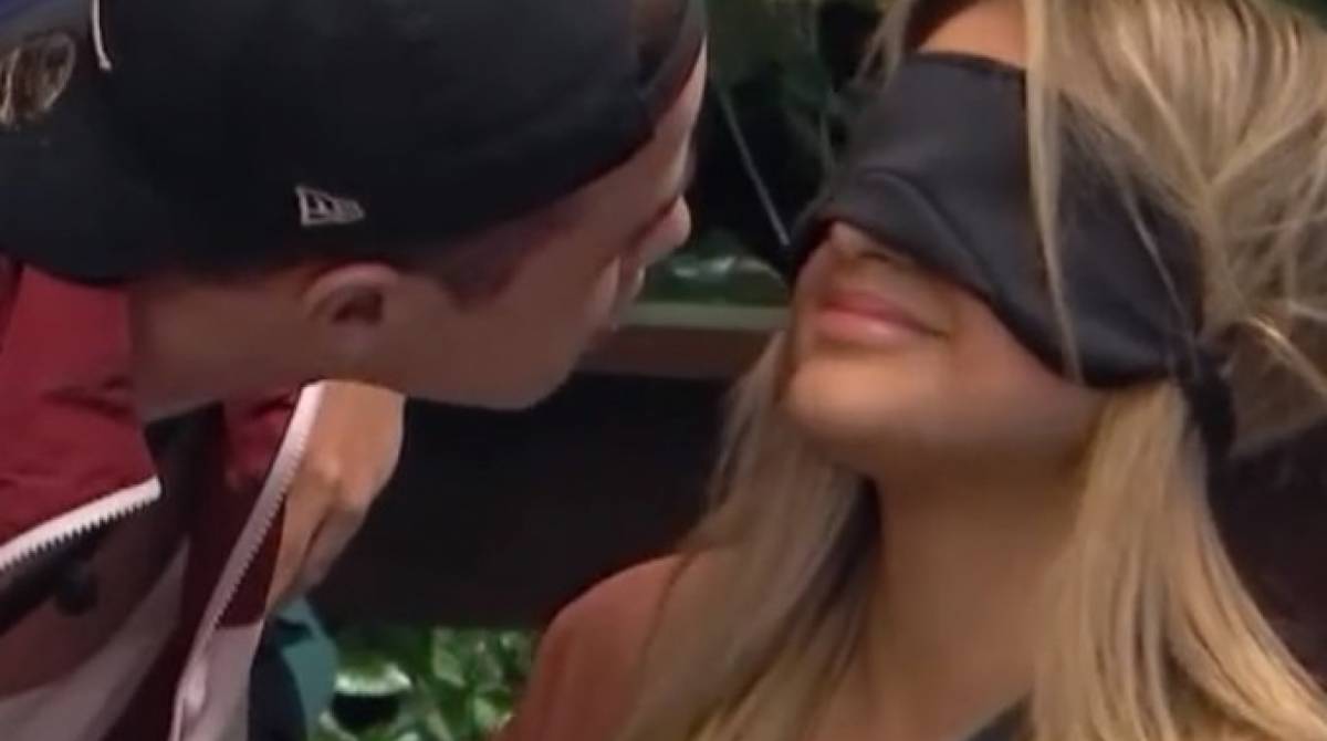 Rafaela não gostou do beijo de Túlio