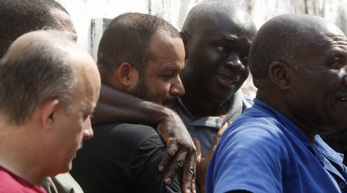 Rio de Janeiro - RJ  - 25/10/2019 - Sepultamento -  Foi sepultada na tarde de hoje, Lorrana Madalena da Luz, no cemiterio tanque do Anil, em Duque de Caxias, Baixada Fluminense -  foto: Reginaldo Pimenta / Agencia O Dia