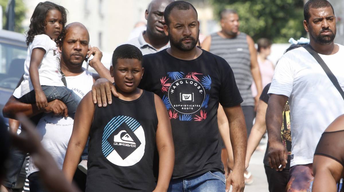 Rio de Janeiro - RJ  - 25/10/2019 - Sepultamento -  Foi sepultada na tarde de hoje, Lorrana Madalena da Luz, no cemiterio tanque do Anil, em Duque de Caxias, Baixada Fluminense -  foto: Reginaldo Pimenta / Agencia O Dia
