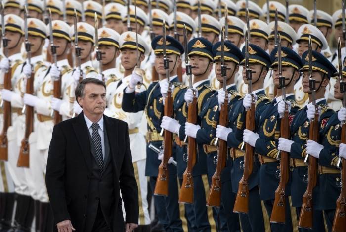 Na China, o presidente Jair Bolsonaro confirmou que a proposta de emenda constitucional (PEC) da reforma administrativa acabará com a estabilidade de novos servidores