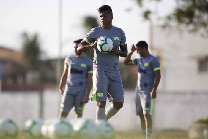 A boa forma física mostrada por Fredy Guarín ao voltar ao Vasco surpreendeu a comissão técnica