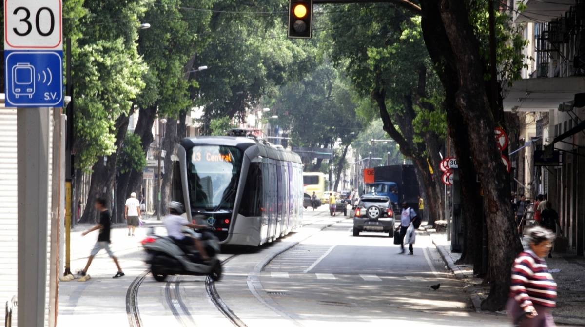 Rio, 26/10/2019, Prefeito Marcelo Crivela com a primeira dama Sylvia Jane e o Diretor do VLT carioca, Marcio Hannas  entregam a linha 3 do VLT. Centro do Rio. Foto: Ricardo Cassiano/Agencia O Dia. - Ricardo Cassiano/Agencia O Dia