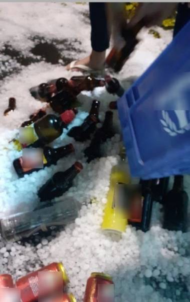 Moradores de Nova Iguaçu usam granizo para gelar cerveja