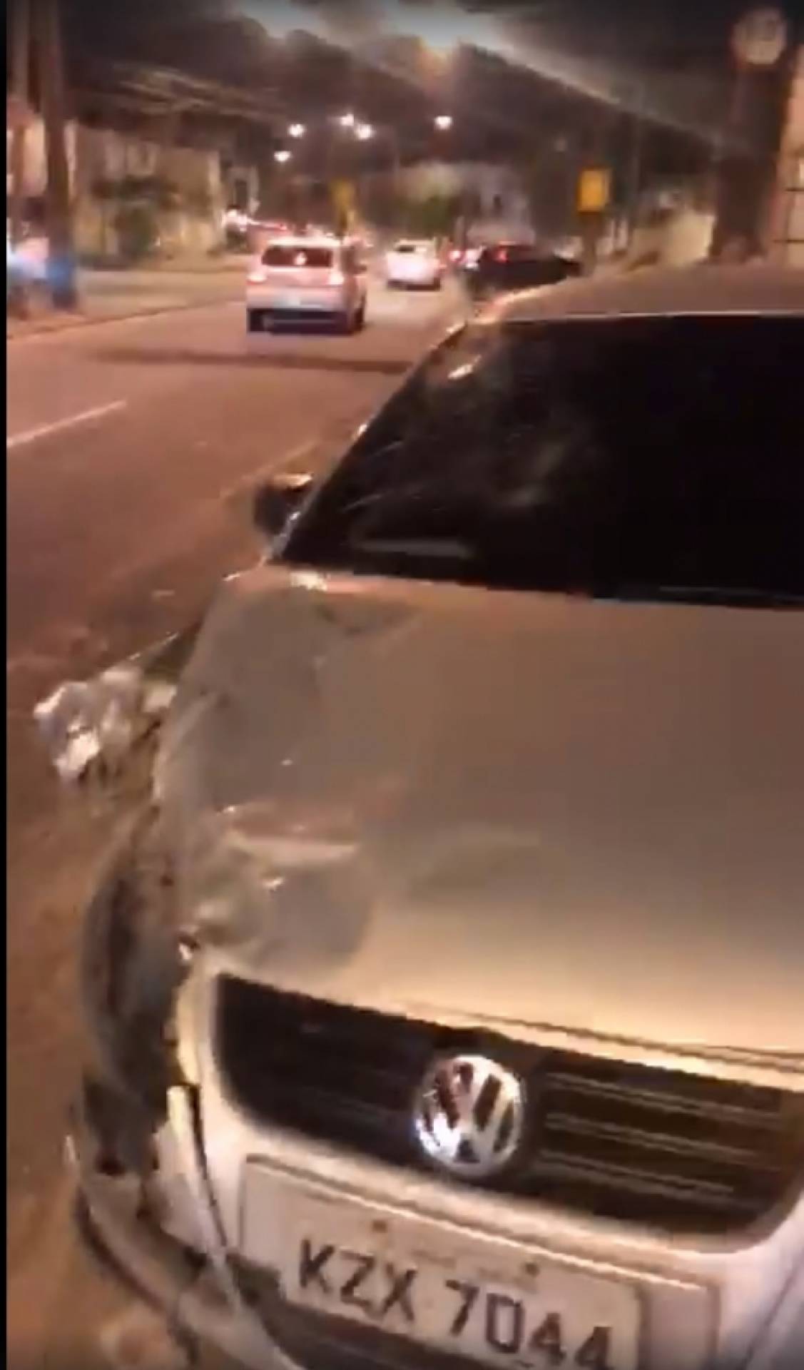 Mulher atropela jovem fugindo da lei seca