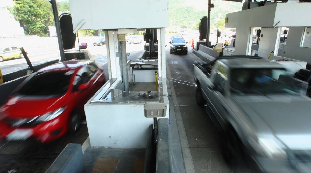 Situa&ccedil;&atilde;o da pra&ccedil;a do ped&aacute;gio da via expressa na manh&atilde; desta segunda - Estefan Radovicz / Ag&ecirc;ncia O