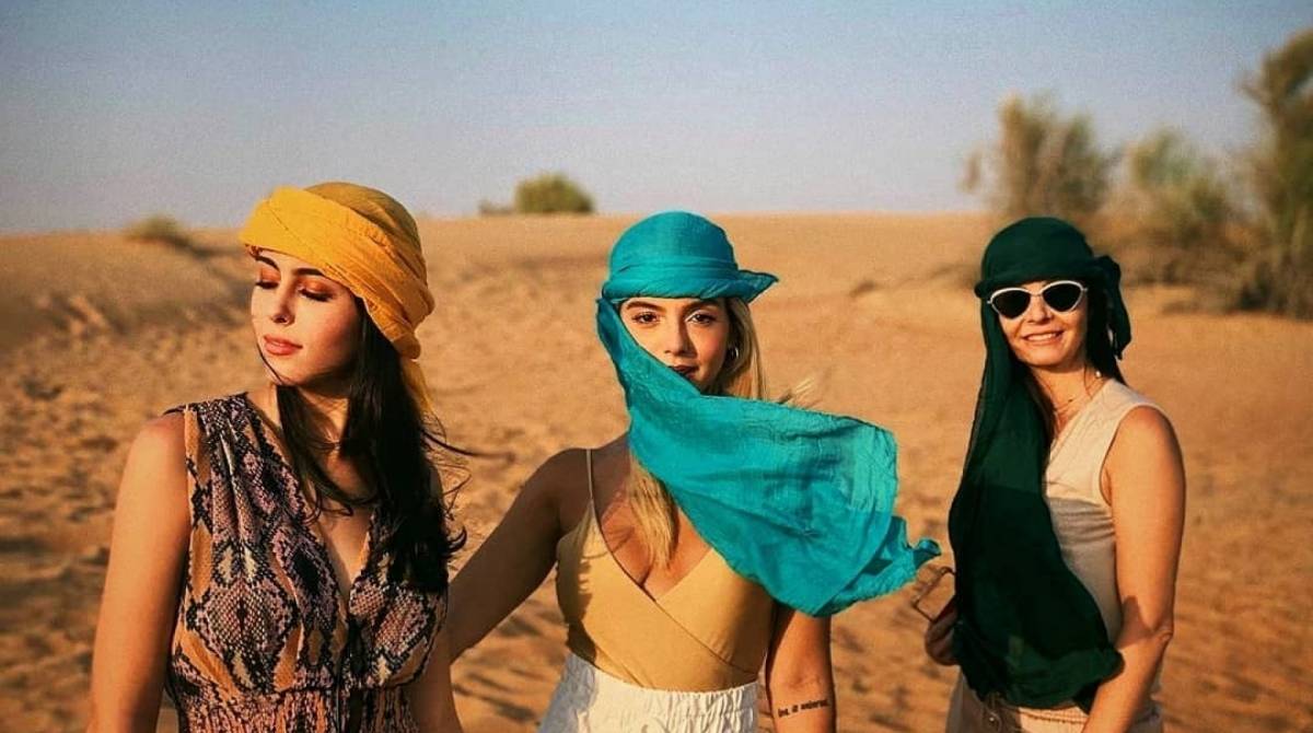 Giovanna Lancellotti curte f&eacute;rias com a m&atilde;e e a irm&atilde; em Dubai