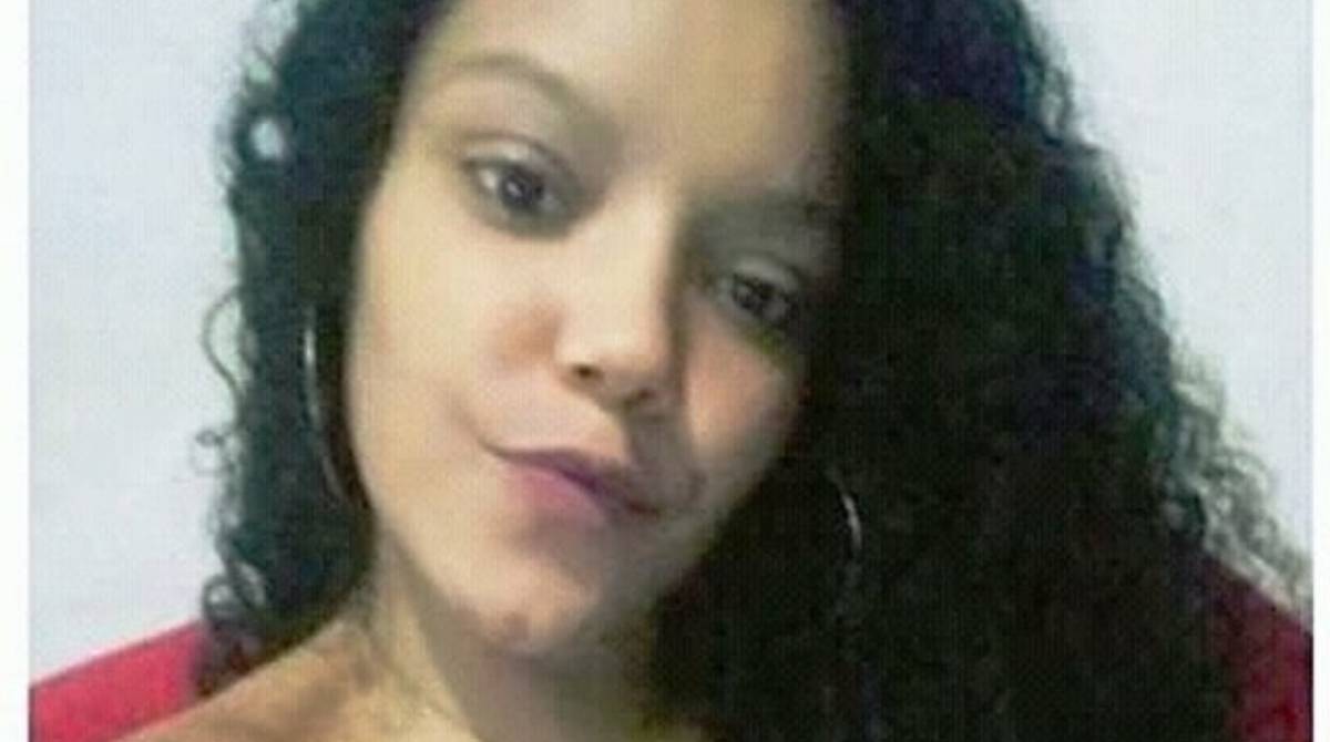 Lauriane Bastos de Araújo tinha apenas 16 anos e foi morta dentro de casa, em Feira de Santana, na Bahia - Redes sociais