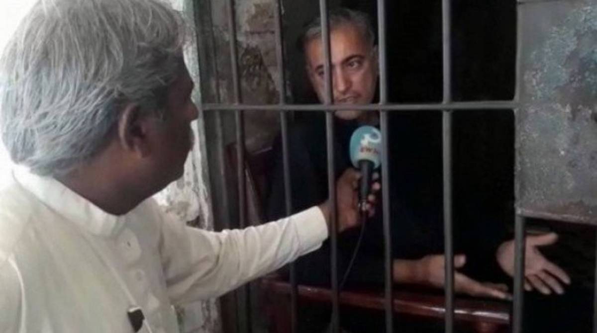 Médico deu entrevista enquanto estava preso ao jornalista local Muhammad Yousaf Shaikh