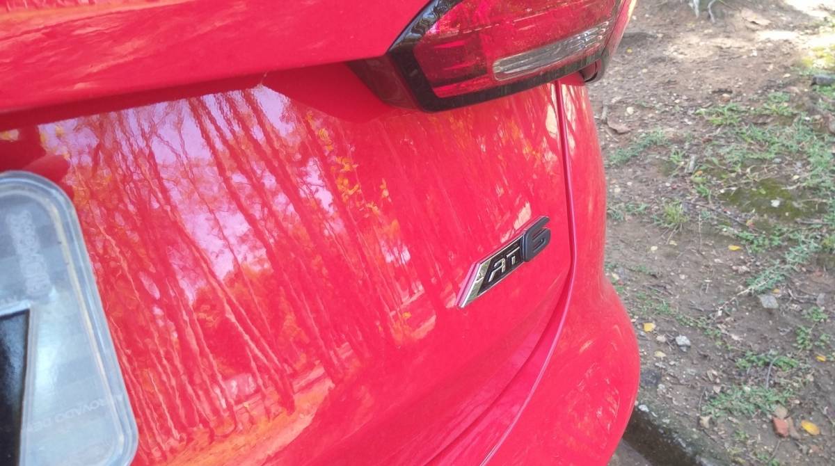 A versão utiliza o câmbio automático de seis velocidades com conversor de torque