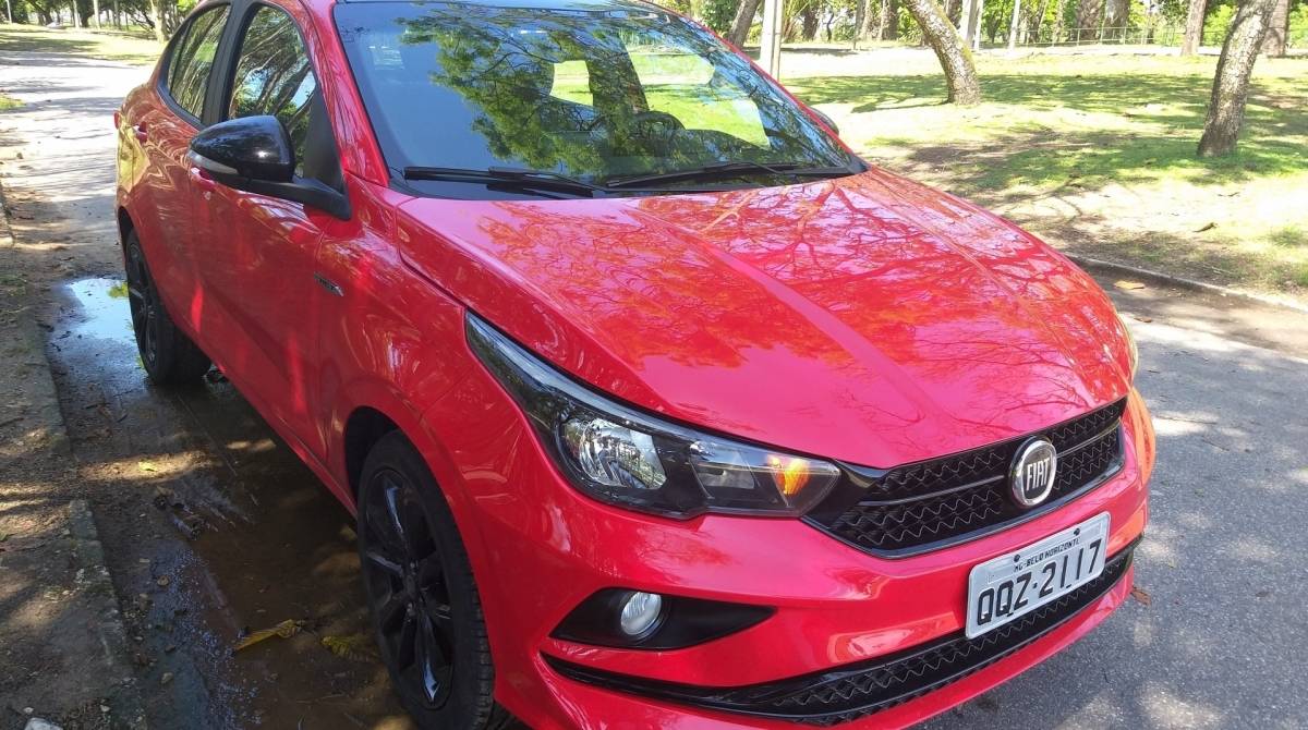 Teto pintado de preto é opcional na versão 'esportivada'