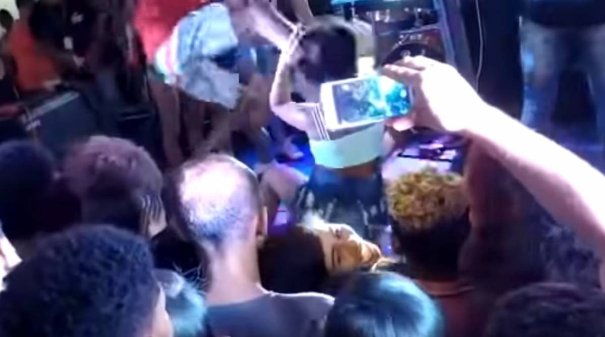 Caso aconteceu durante show do cantor 'O Poeta' em casa na Bahia - Reprodução/Youtube