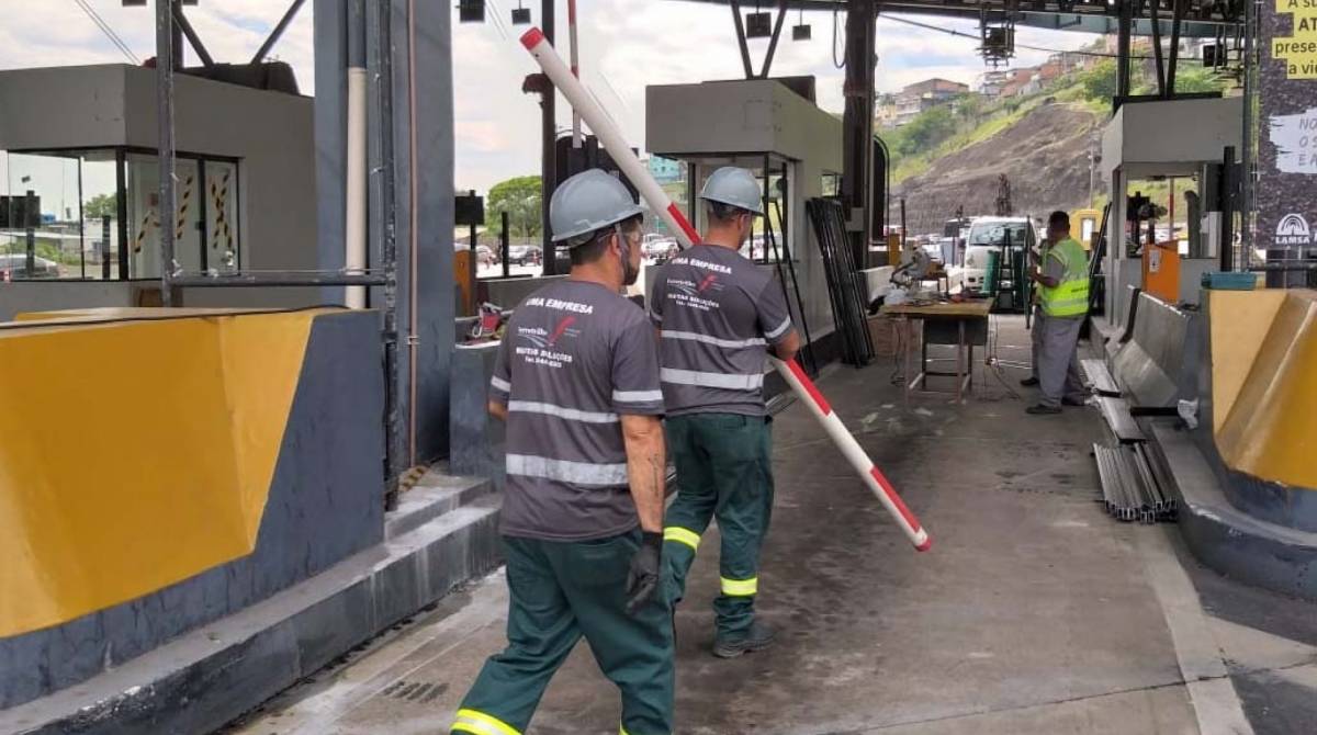 Trabalhos no local começaram na noite desta segunda - Thuany Dossares / Agência O DIA