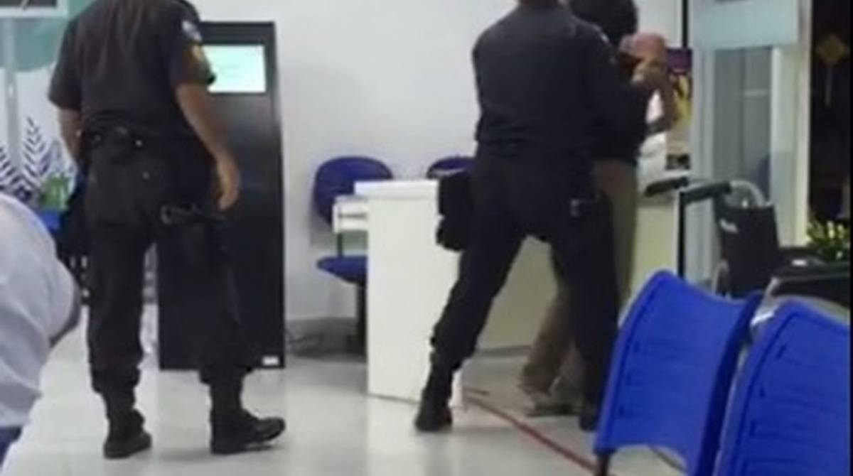 Mulher agride policial em sala de espera de hospital em Paraty  - Reprodução 