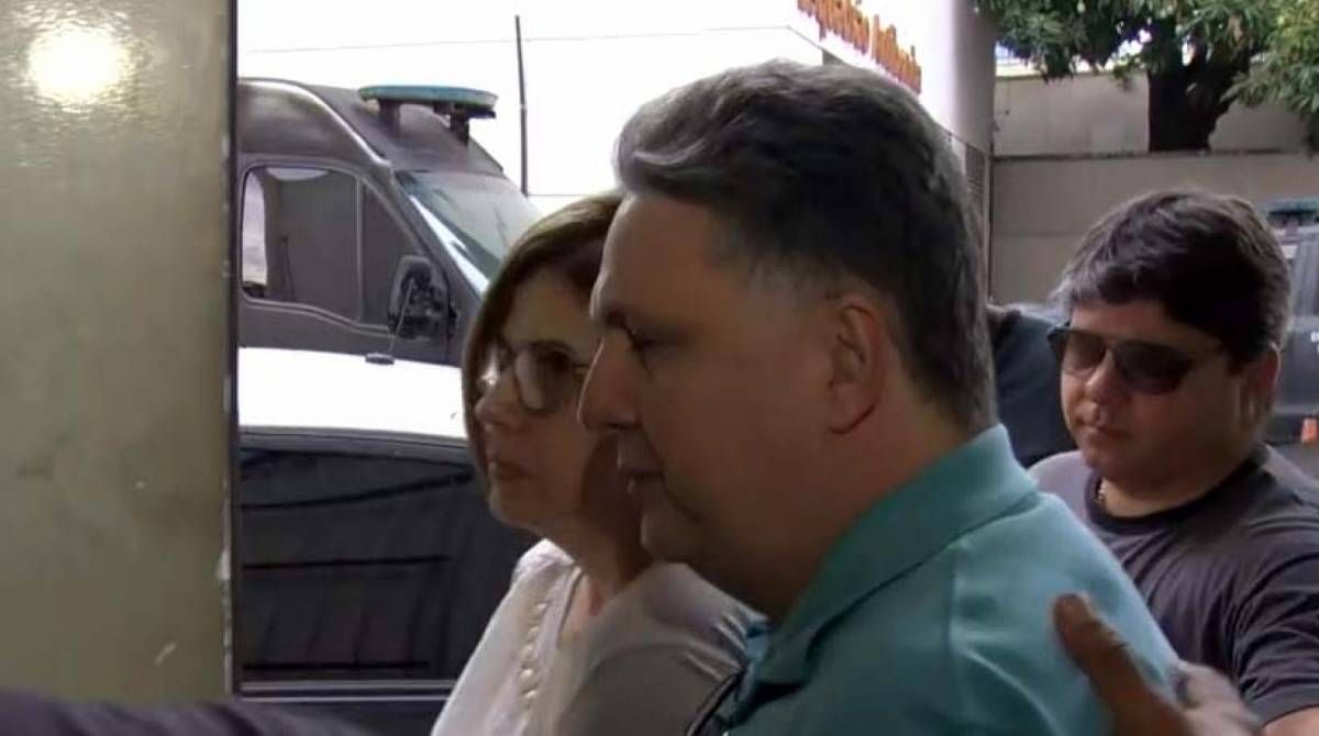 Casal chegou junto à Cidade da Polícia - Reprodução / TV Globo